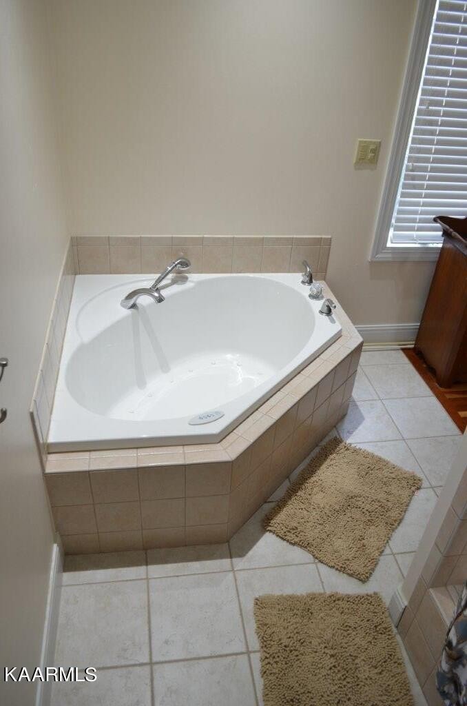 13 Hampton Point Crossville, TN 38558 - Photo 23 of 45 a spacious bathroom with a bathtub