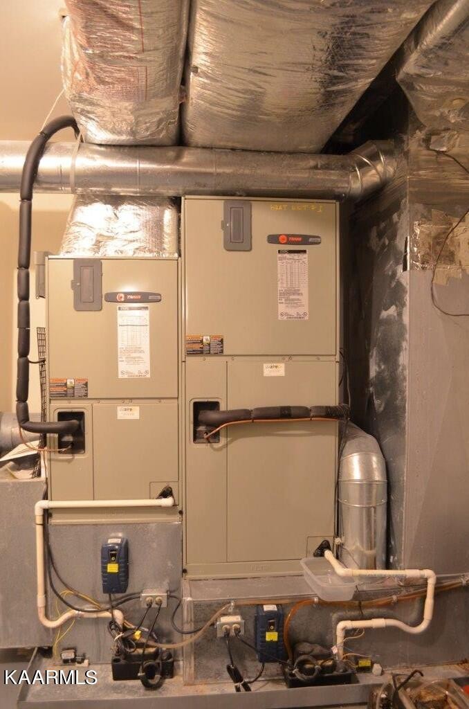 13 Hampton Point Crossville, TN 38558 - Photo 30 of 45 a close view of sink