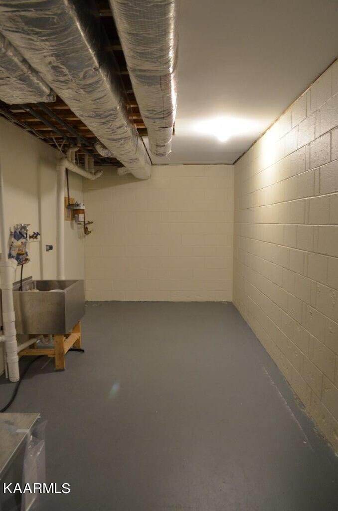 13 Hampton Point Crossville, TN 38558 - Photo 32 of 45 a view of a room with gym equipment