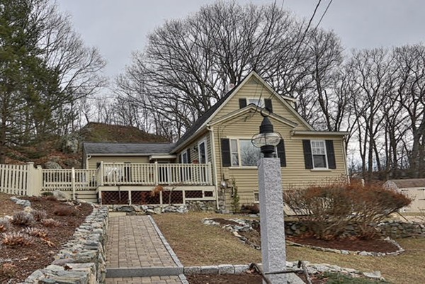 31 Naples Road Melrose, MA 02176 - Photo 3 of 30 Gallery Image 3