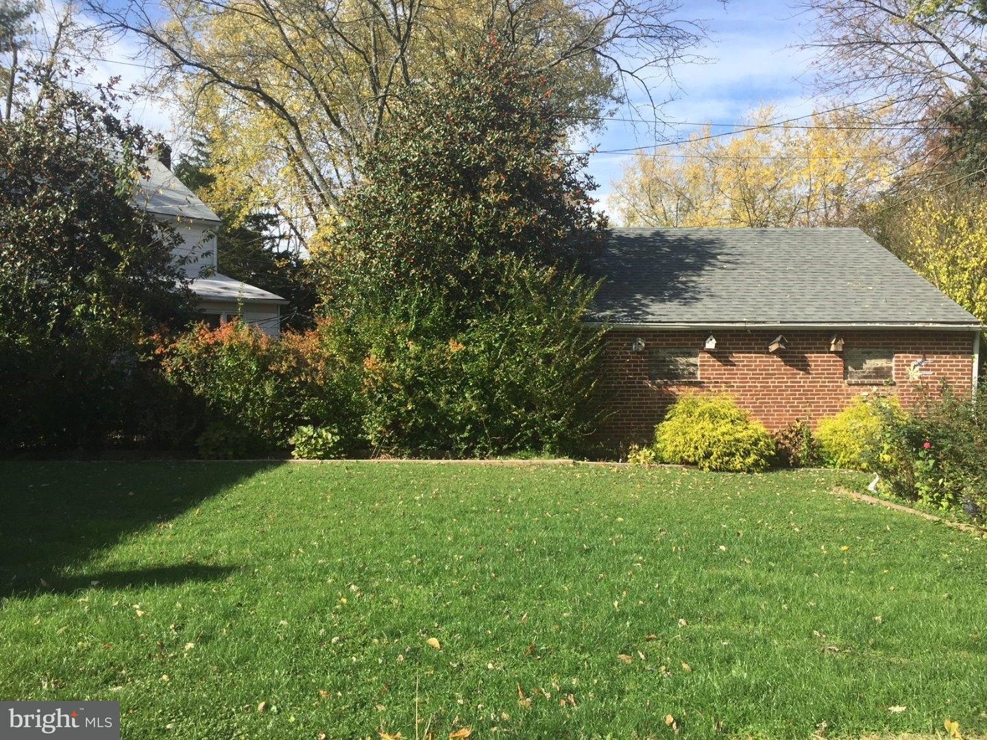 2975 Kanes Road Abington, PA 19090 - Photo 7 of 24 Back Yard