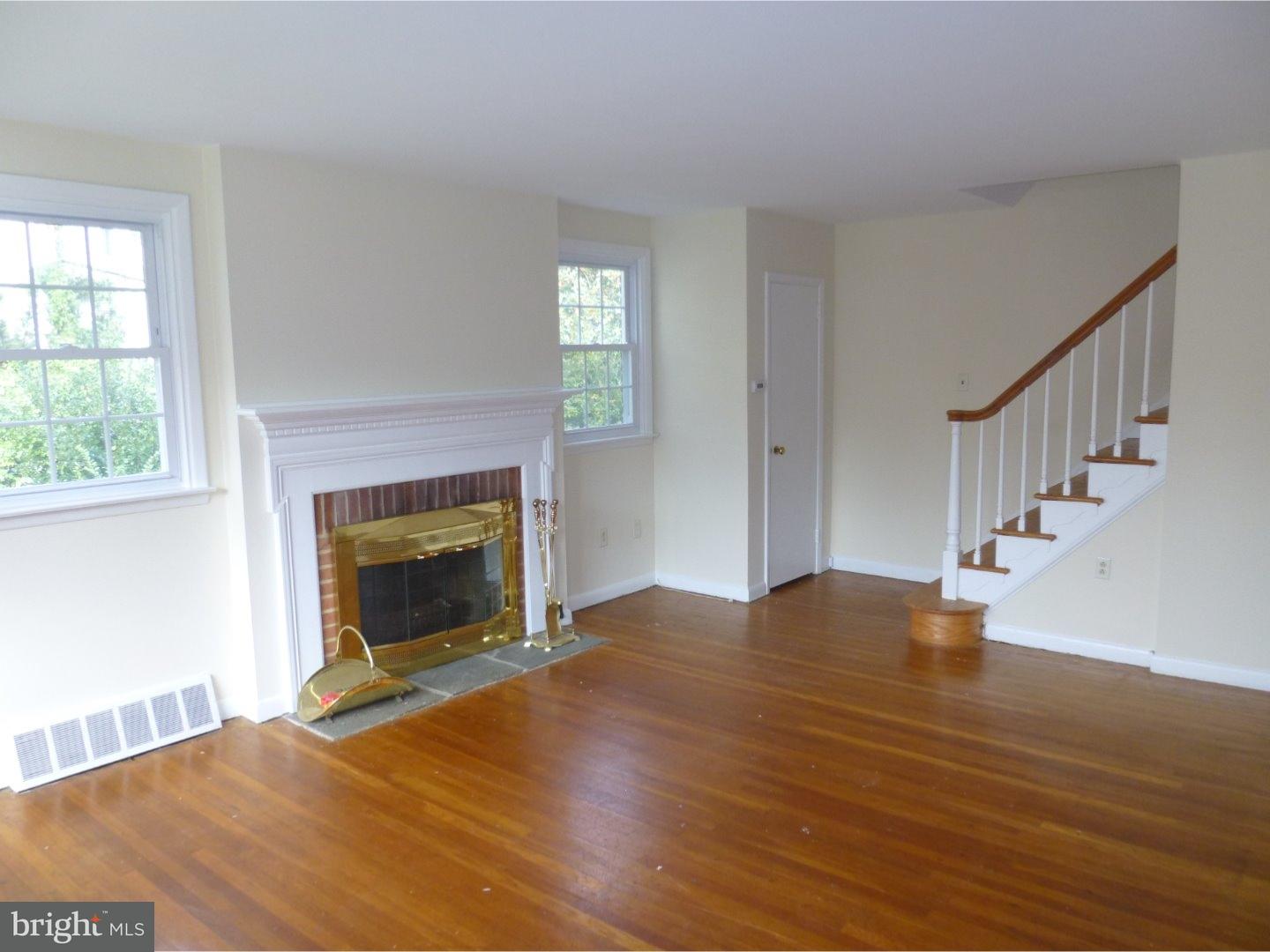 2975 Kanes Road Abington, PA 19090 - Photo 8 of 24 Living Room