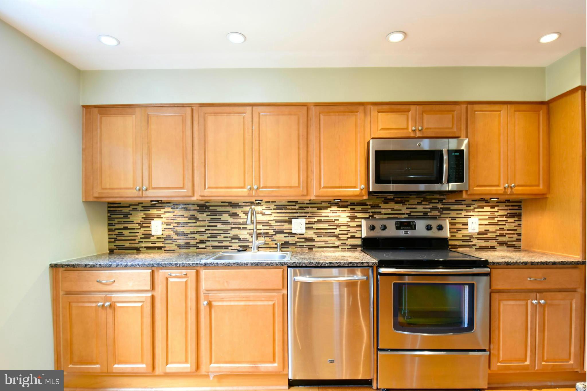 7033 Leestone Street Springfield, VA 22151 - Photo 11 of 25 GOURMET KITCHEN