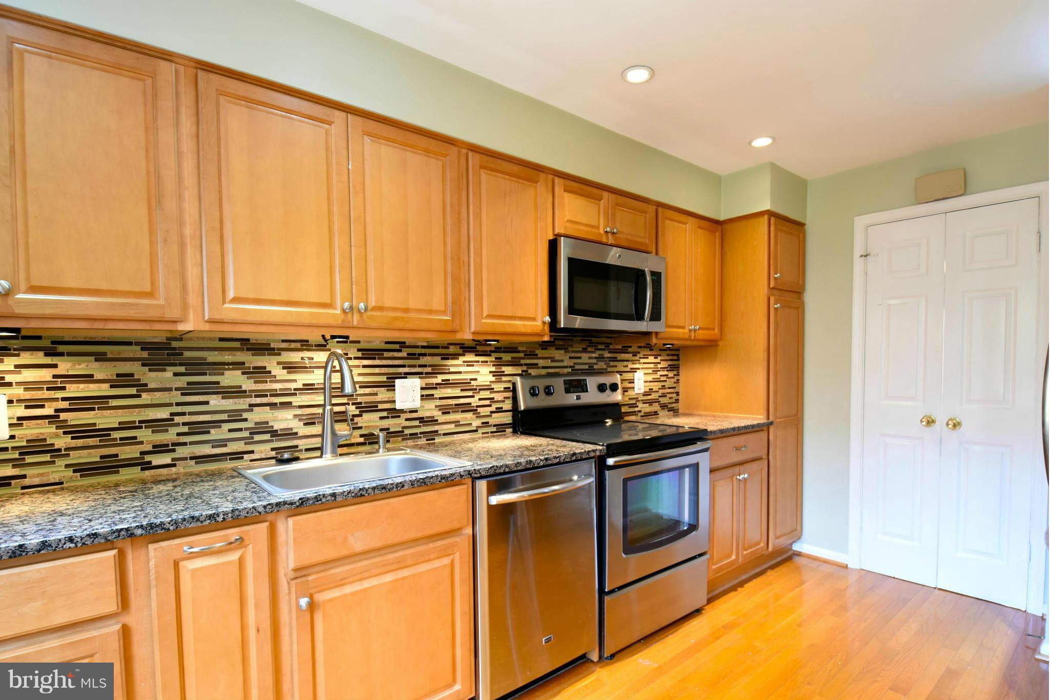 7033 Leestone Street Springfield, VA 22151 - Photo 12 of 25 GOURMET KITCHEN
