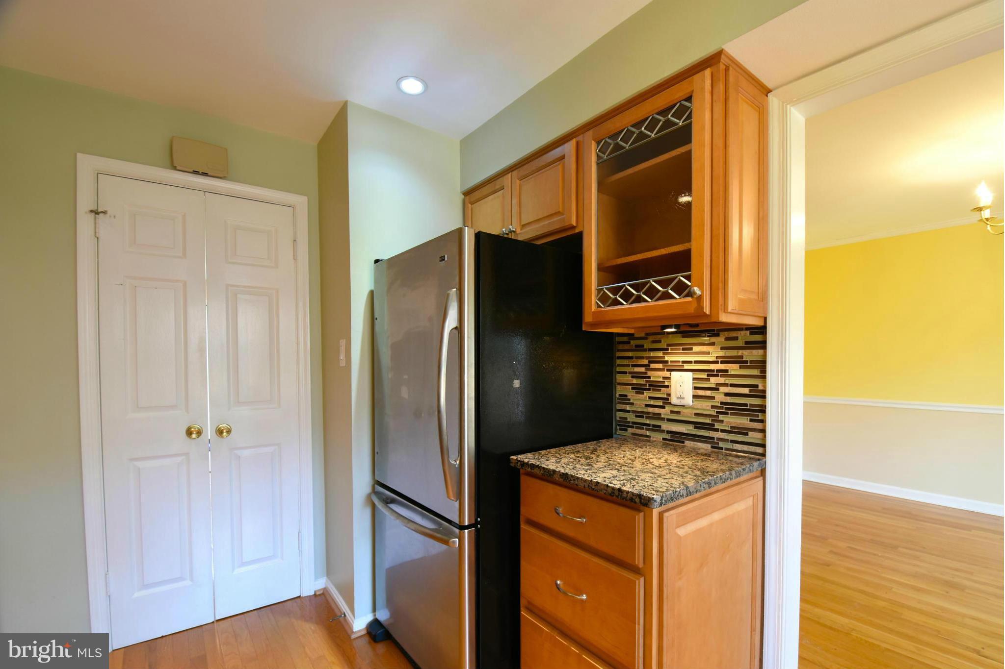 7033 Leestone Street Springfield, VA 22151 - Photo 9 of 25 GOURMET KITCHEN