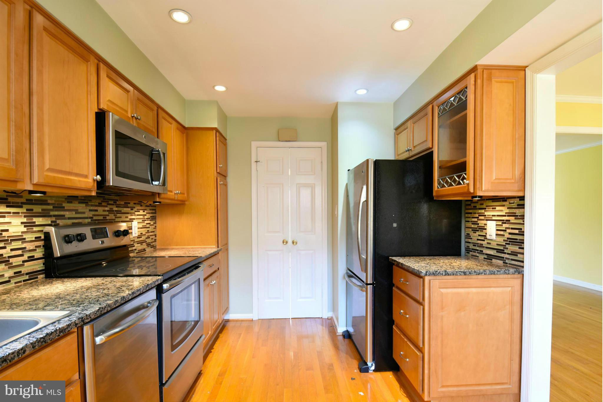7033 Leestone Street Springfield, VA 22151 - Photo 10 of 25 KITCHEN