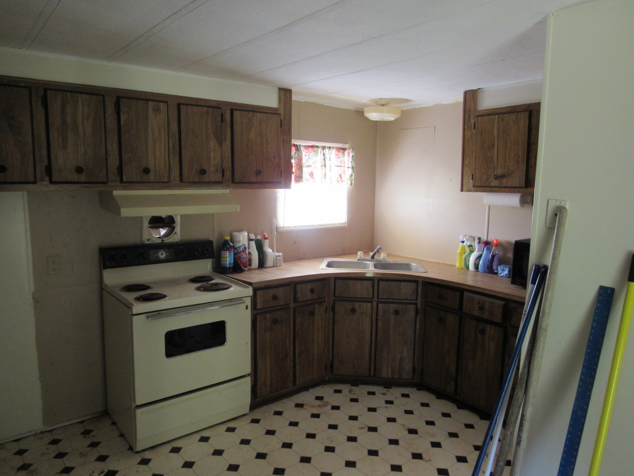 4438 Gnat Hill Road Manchester, TN 37355 - Photo 4 of 9 a kitchen with a stove sink and cabinets