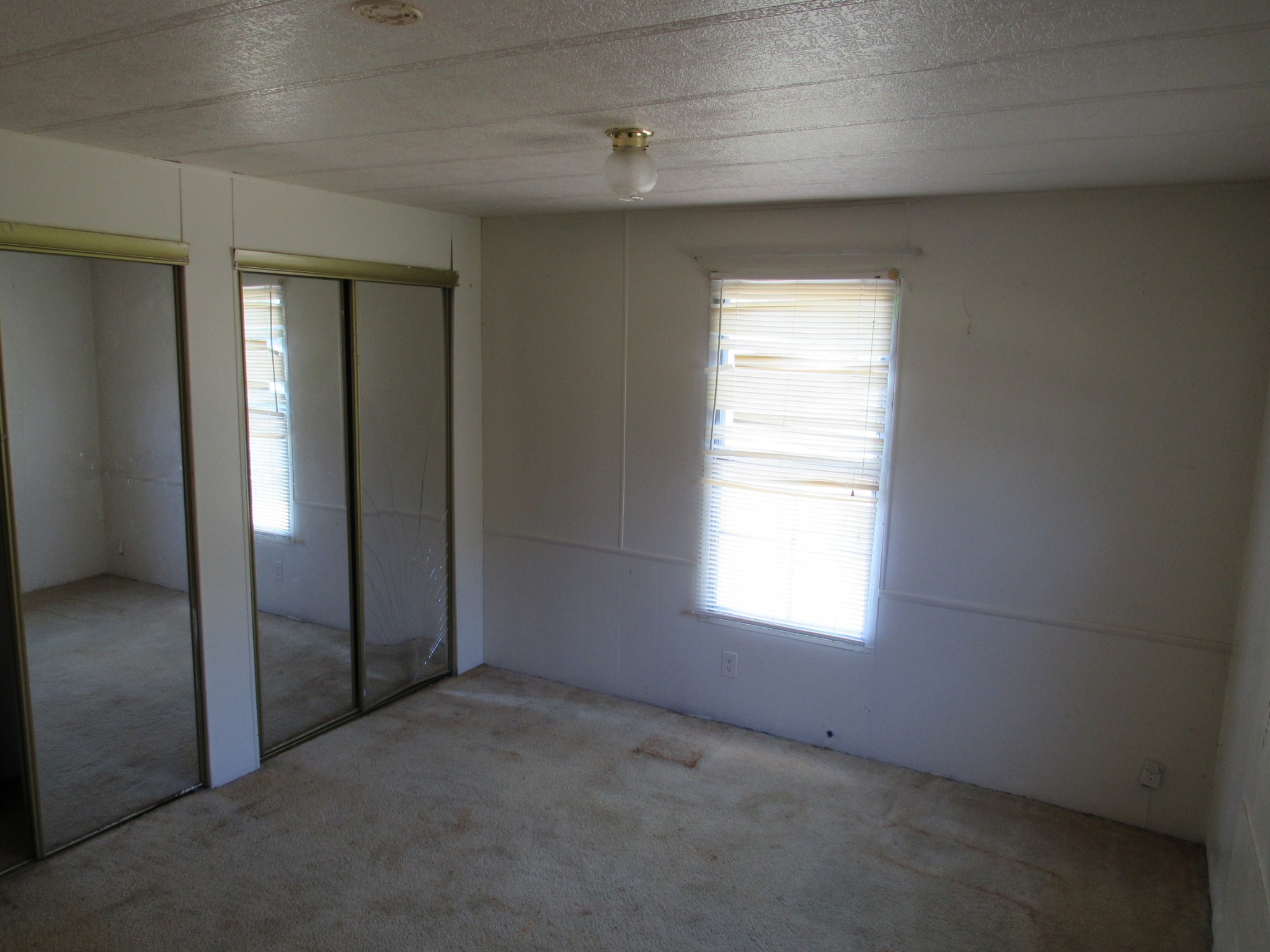4438 Gnat Hill Road Manchester, TN 37355 - Photo 7 of 9 an empty room with windows and closet