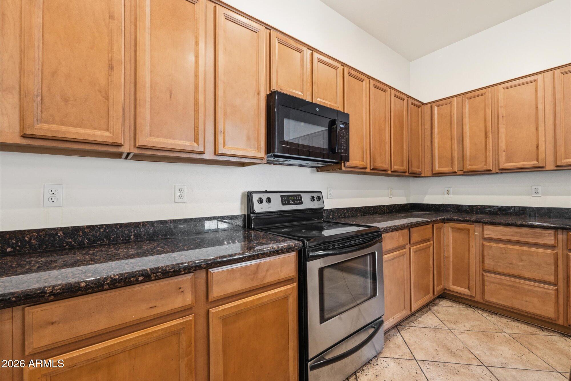 6229 South Moccasin Trail Gilbert, AZ 85298 - Photo 6 of 25 Granite Counters