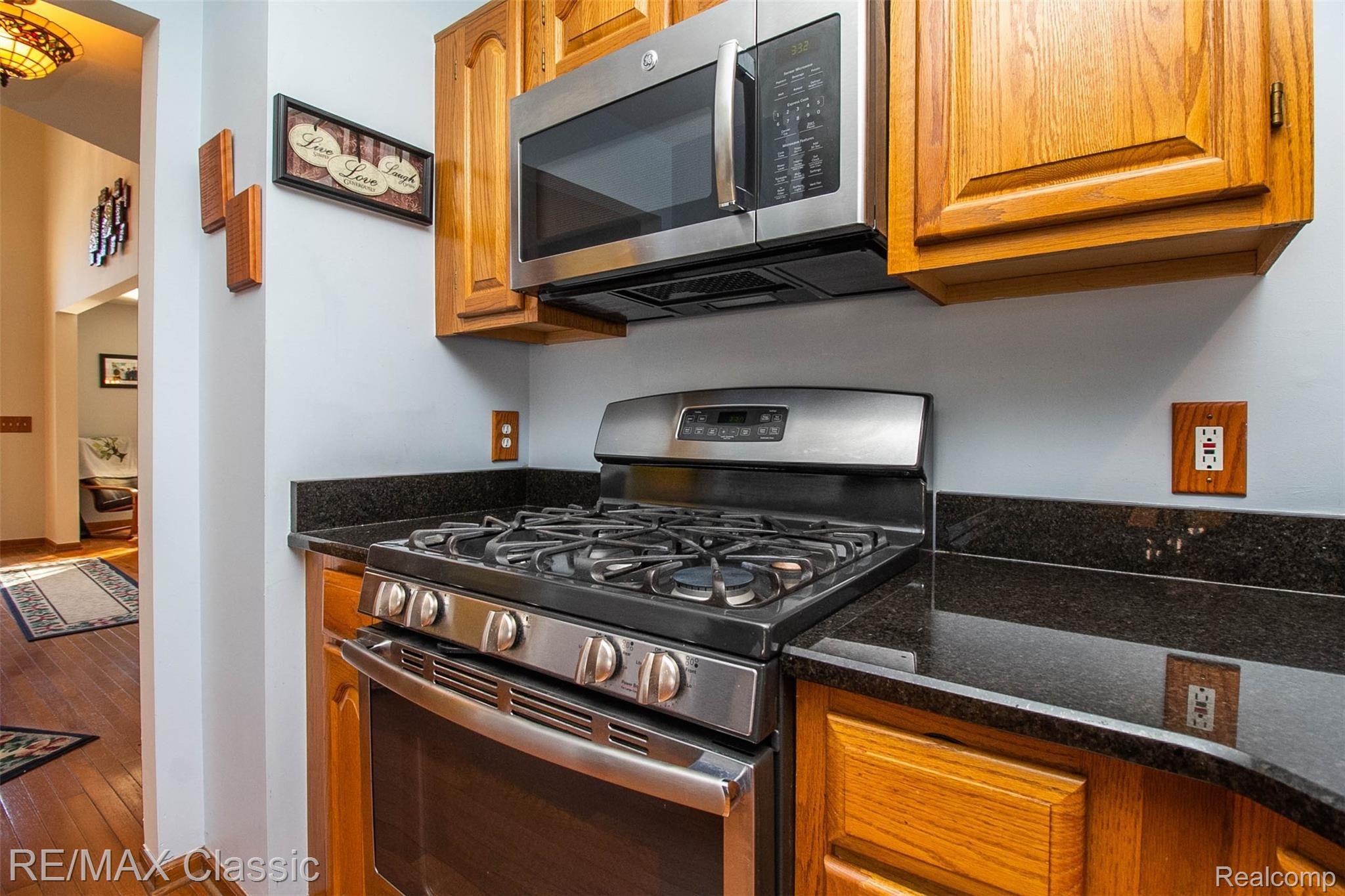45090 Glengarry Road Canton, MI 48188 - Photo 21 of 49 19.jpg