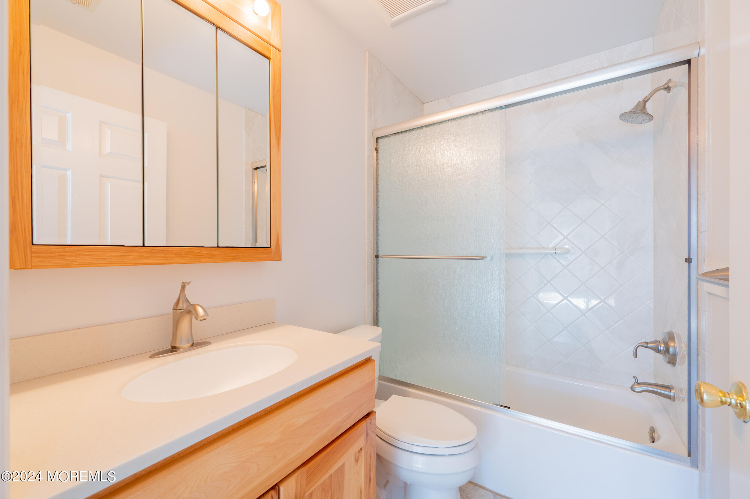 52 Perri Road Freehold, NJ 07728 - Photo 25 of 27 Bath 1