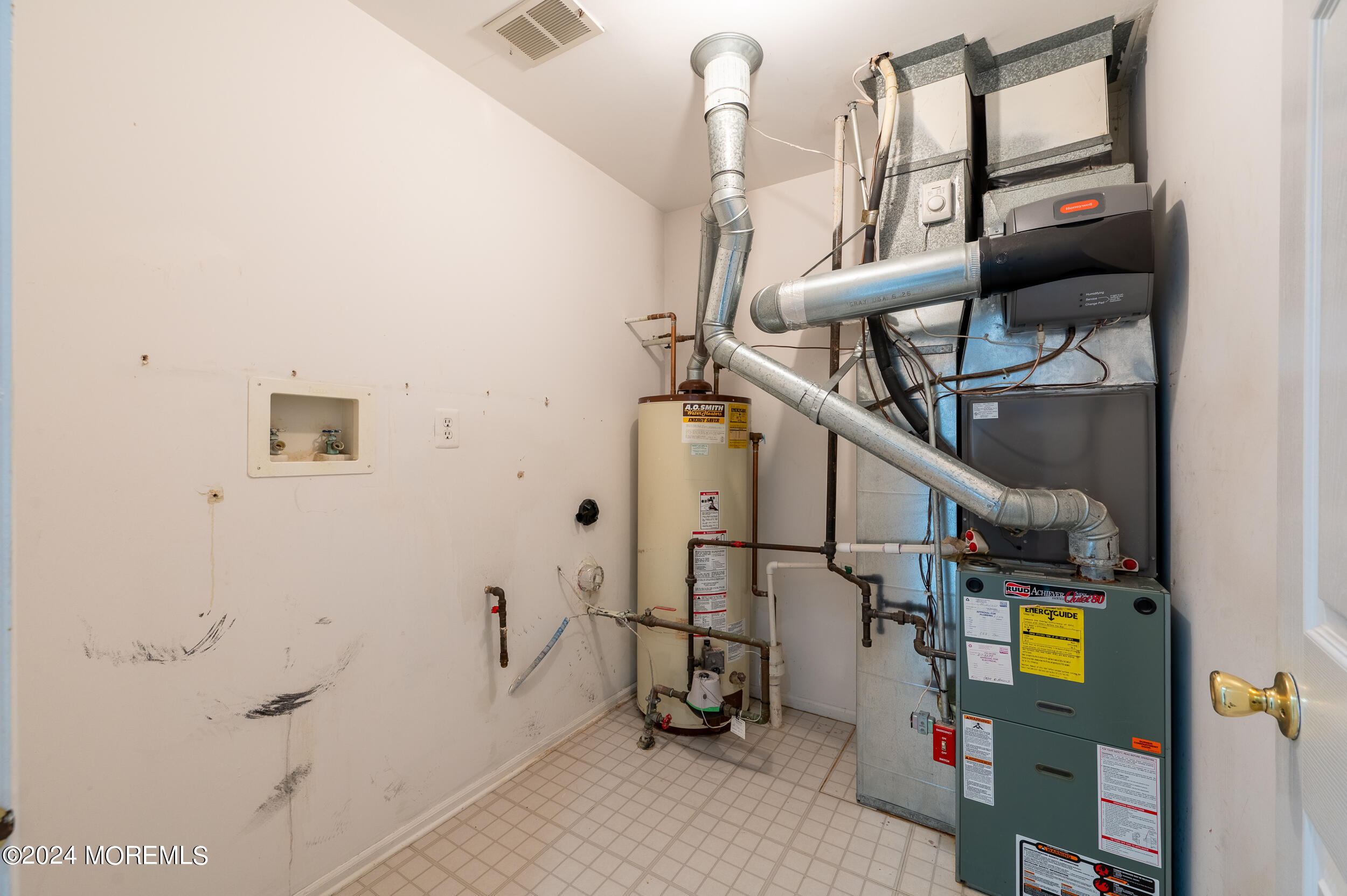 52 Perri Road Freehold, NJ 07728 - Photo 26 of 27 Laundry