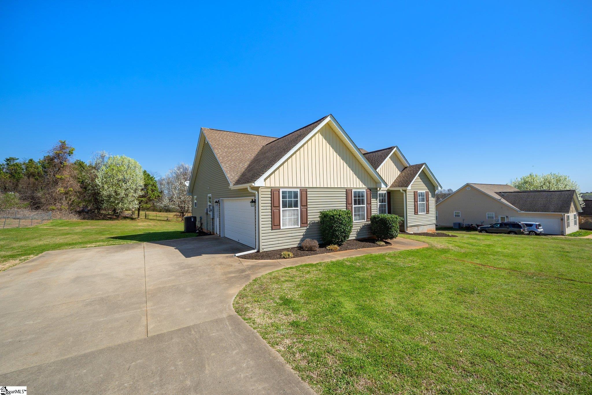 211 Abners Trail Road Greer, SC 29651 - Photo 4 of 27 Gallery Image 4