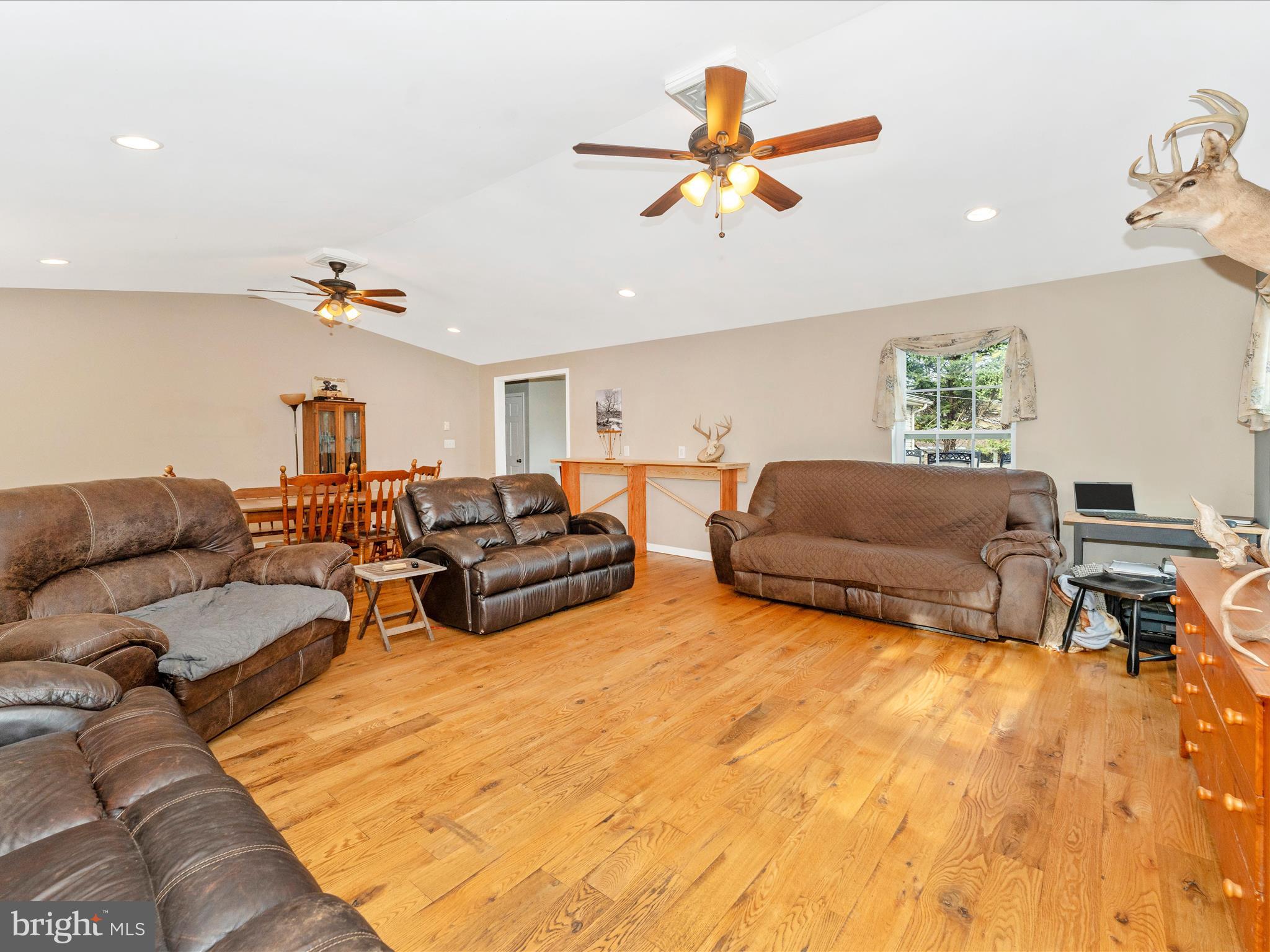 15021 Roddy Road Thurmont, MD 21788 - Photo 24 of 51 Family Room