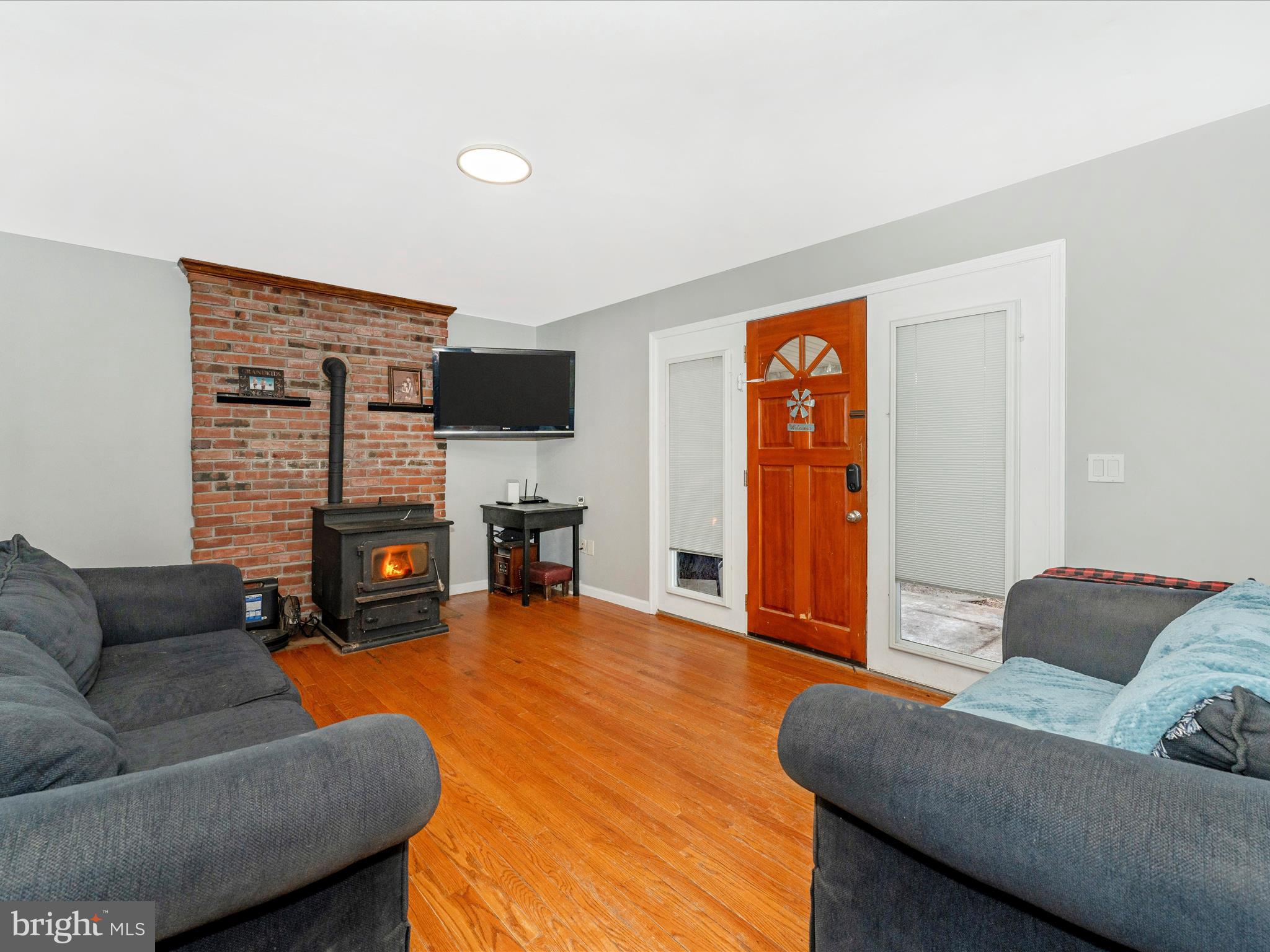 15021 Roddy Road Thurmont, MD 21788 - Photo 7 of 51 Living Room