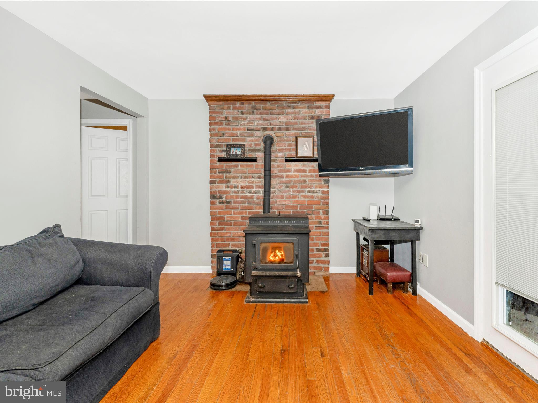 15021 Roddy Road Thurmont, MD 21788 - Photo 8 of 51 Living Room