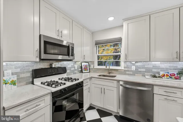 $3,500 | 13719 McGill Drive, Chantilly, VA 20151