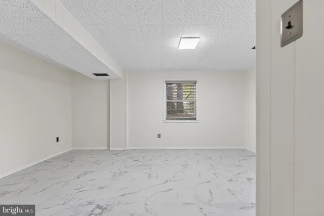 $3,500 | 13719 McGill Drive, Chantilly, VA 20151