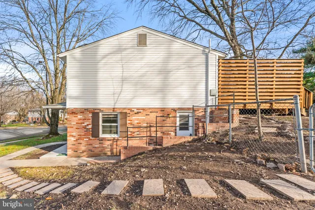 $3,500 | 13719 McGill Drive, Chantilly, VA 20151