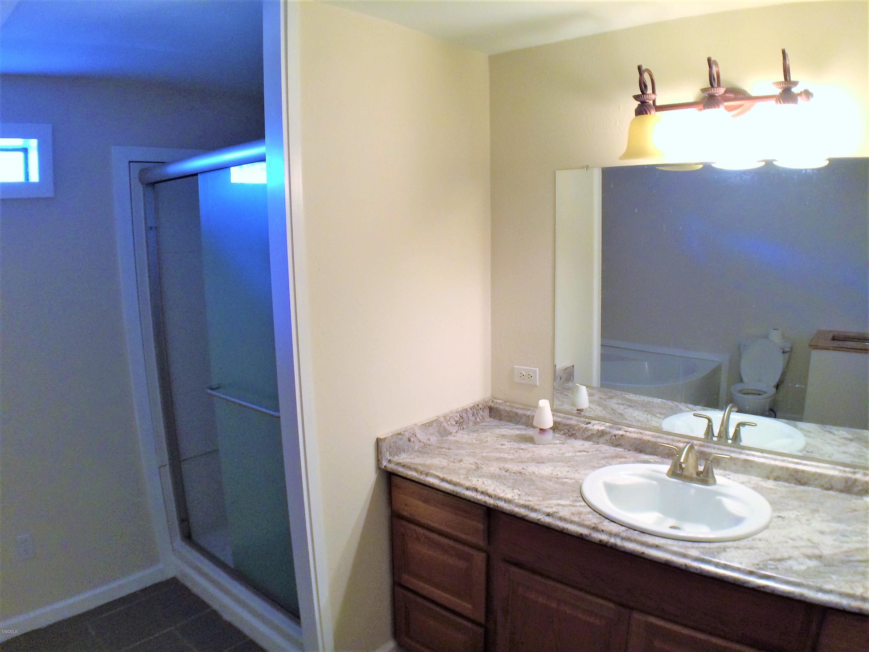 13480 Oneal Road Gulfport, MS 39503 - Photo 13 of 20 Upstairs Bathroom a