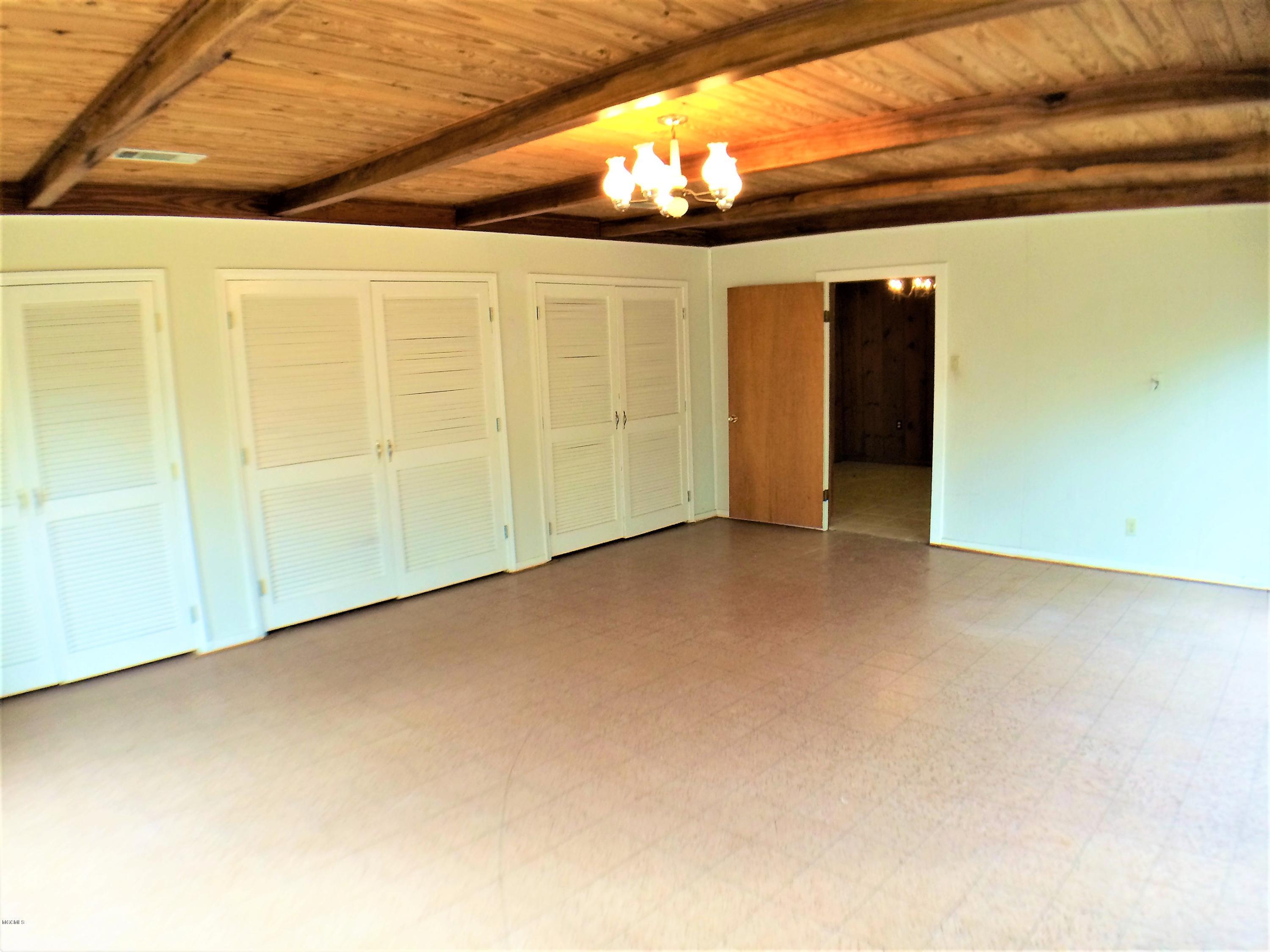 13480 Oneal Road Gulfport, MS 39503 - Photo 8 of 20 Sun Room Back toward Kitchen Door