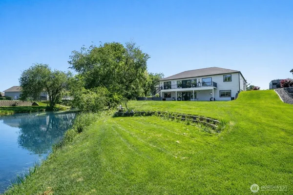 $849,900 | 800 Camas Place, Moses Lake, WA 98837