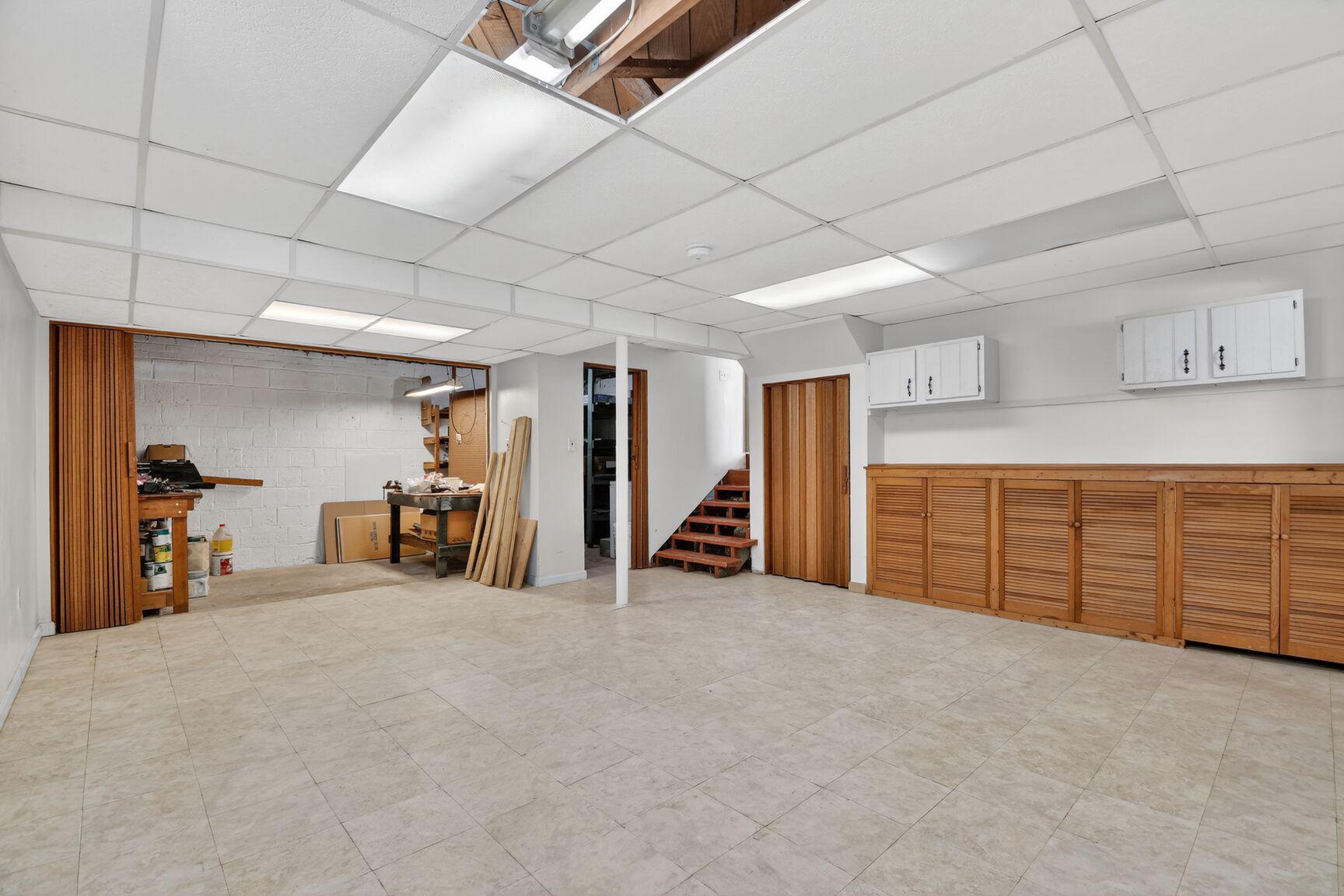 10226 Leslie Street Silver Spring, MD 20910 - Photo 24 of 32 a view of a room with gym equipment