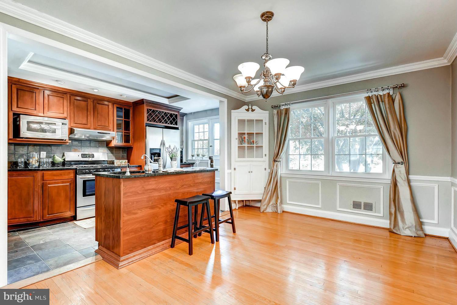 256 Stanmore Road Baltimore, MD 21212 - Photo 5 of 27 Dining Room w/ Gorgeous Corner Cabinents