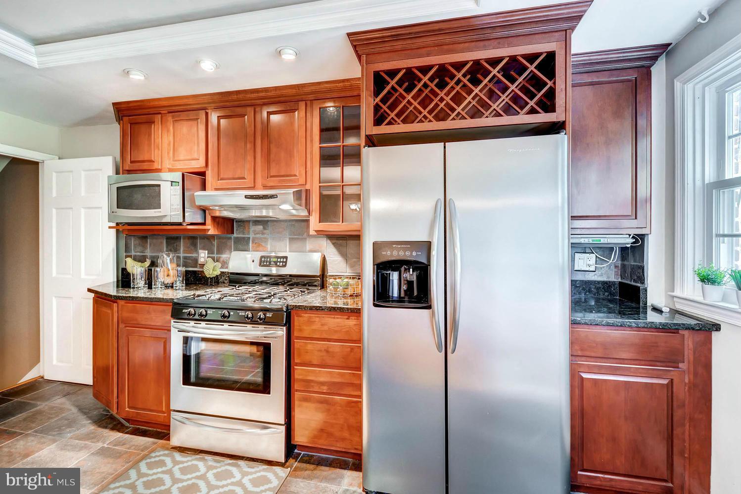 256 Stanmore Road Baltimore, MD 21212 - Photo 9 of 27 Kitchen w/ Wine