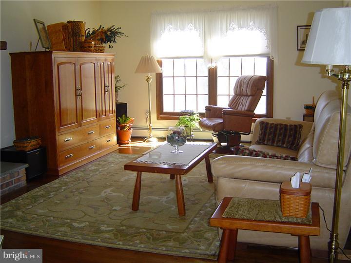 339 Barndt Road Telford, PA 18969 - Photo 3 of 25