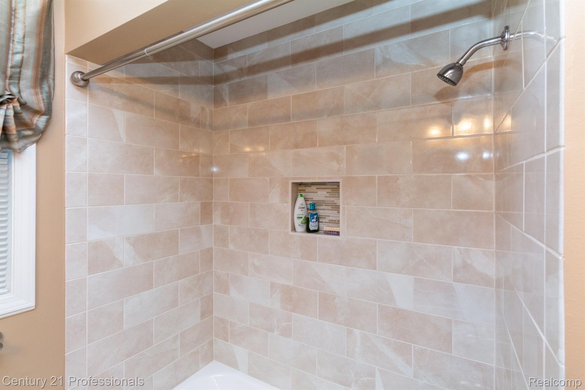 778 Lockmoore Court Rochester, MI 48307 - Photo 31 of 62 Gallery Image 31