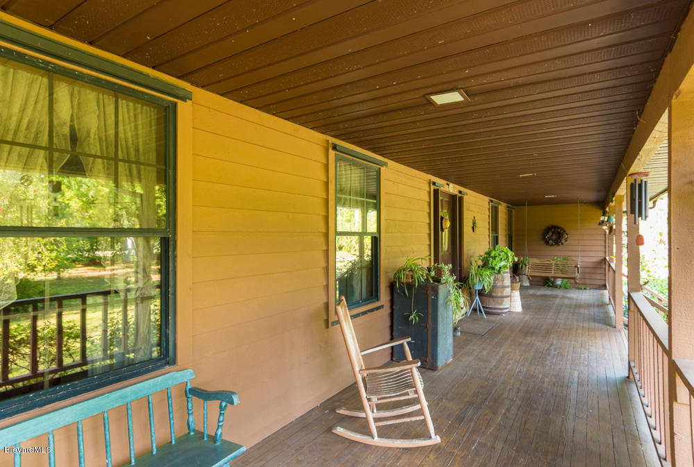 4106 Hield Road Northwest Palm Bay, FL 32907 - Photo 4 of 33 med-31.jpg
