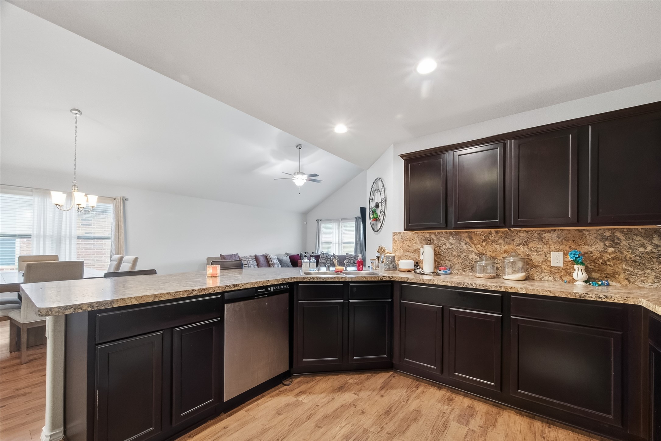 1042 Rancho Grande Drive Channelview, TX 77530 - Photo 13 of 36