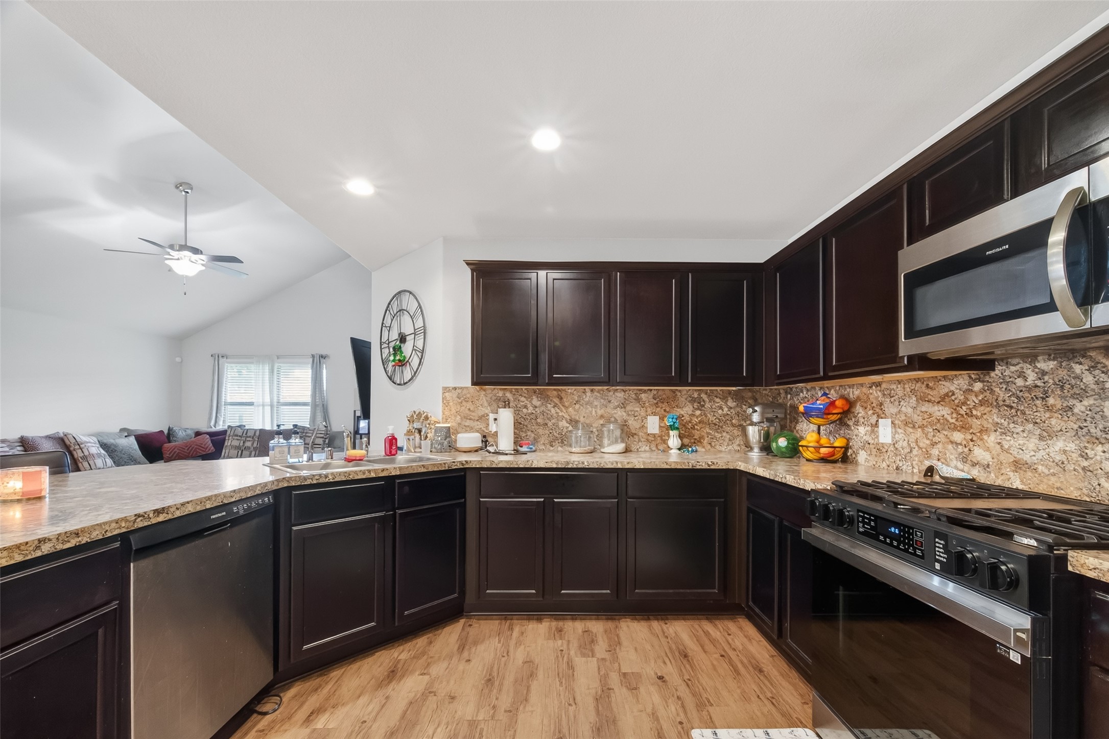 1042 Rancho Grande Drive Channelview, TX 77530 - Photo 14 of 36