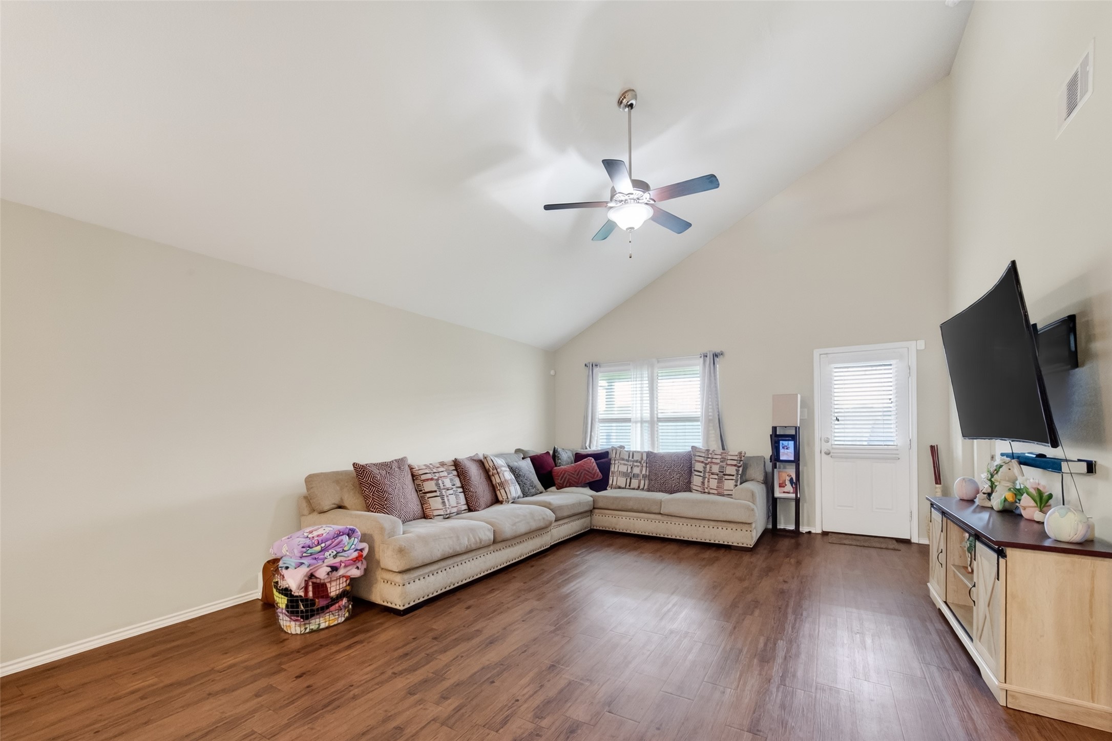 1042 Rancho Grande Drive Channelview, TX 77530 - Photo 5 of 36