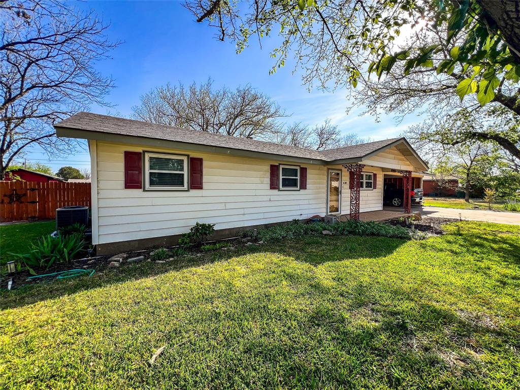 1009 North 7th Street Haskell, TX 79521 - Photo 2 of 26 a view of backyard of house with green space