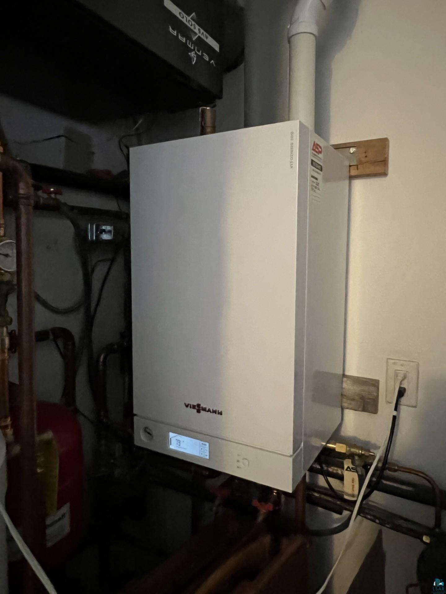 5144 Eagle Lake Road Duluth, MN 55803 - Photo 35 of 47 Utility room featuring water heater