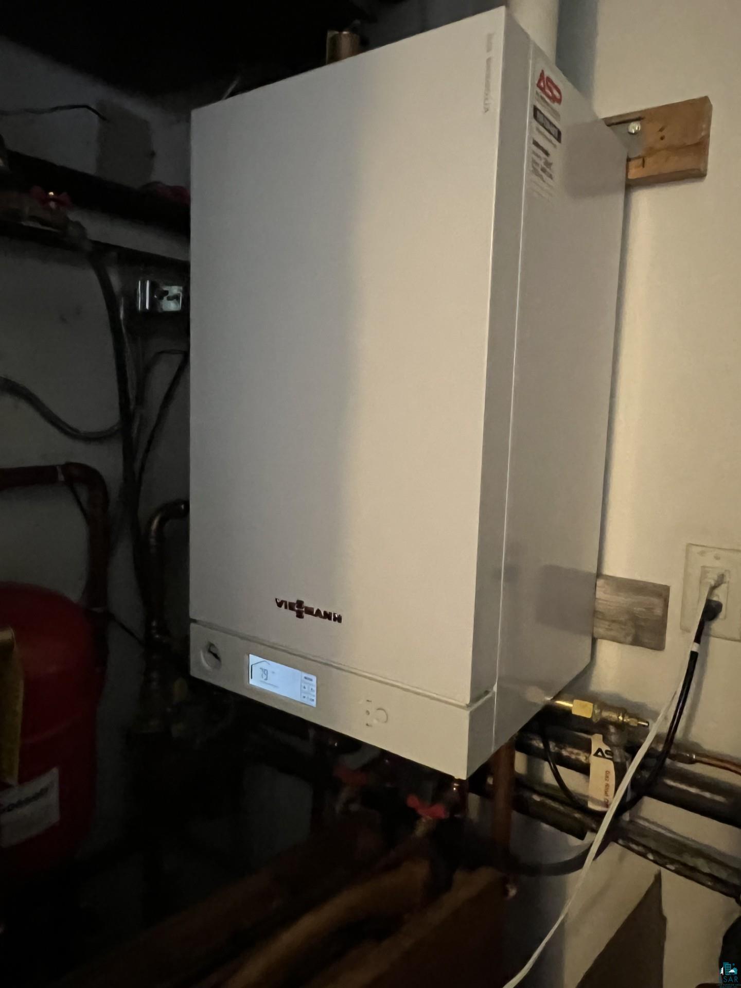 5144 Eagle Lake Road Duluth, MN 55803 - Photo 38 of 47 Utility room with water heater