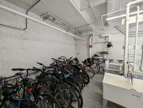 $1,195 | 5417 North Kenmore Avenue, Unit 211, Chicago, IL 60640