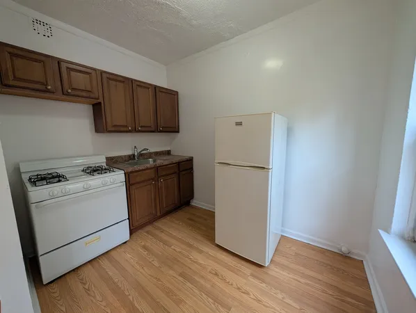 $1,195 | 5417 North Kenmore Avenue, Unit 211, Chicago, IL 60640