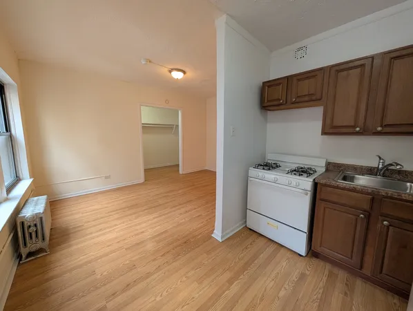 $1,195 | 5417 North Kenmore Avenue, Unit 211, Chicago, IL 60640