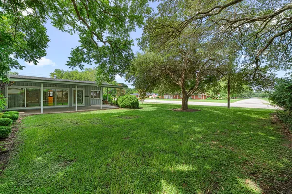 a view of an house with backyard space and garden