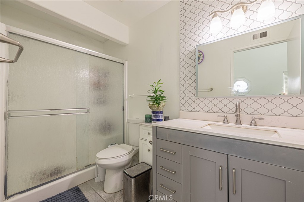 2078 Swindon Avenue Simi Valley, CA 93063 - Photo 20 of 44 a bathroom with a sink toilet a mirror and shower