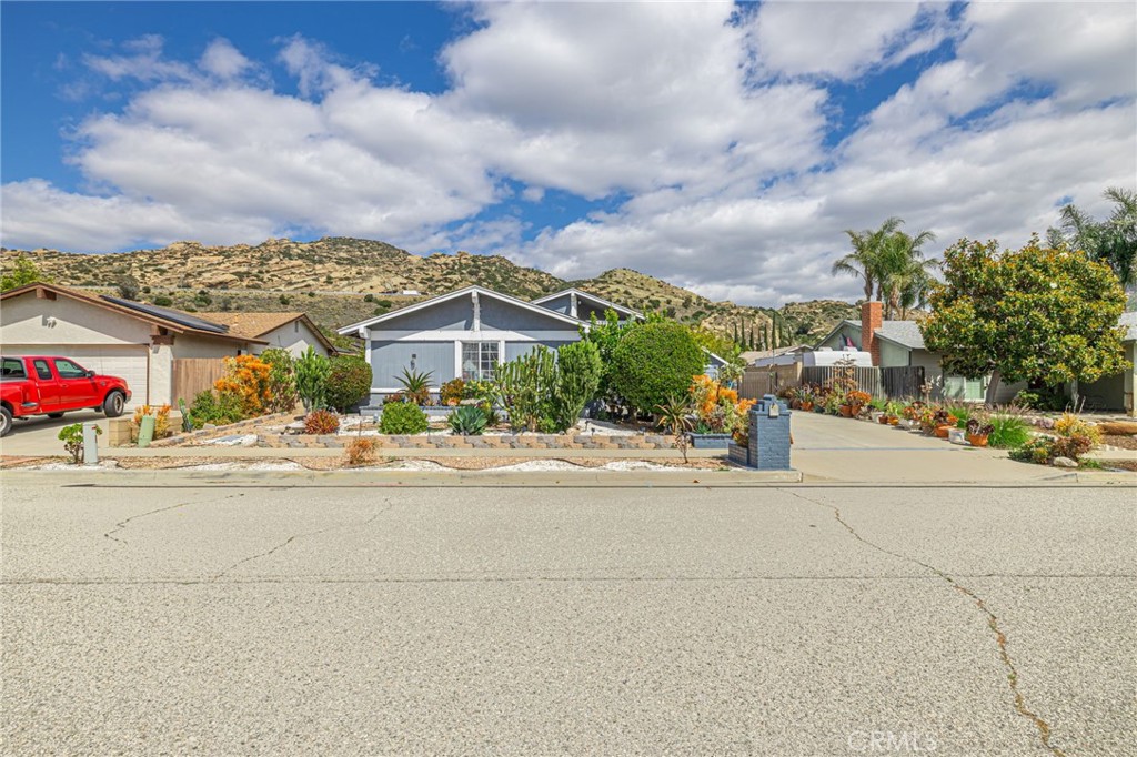 2078 Swindon Avenue Simi Valley, CA 93063 - Photo 3 of 44
