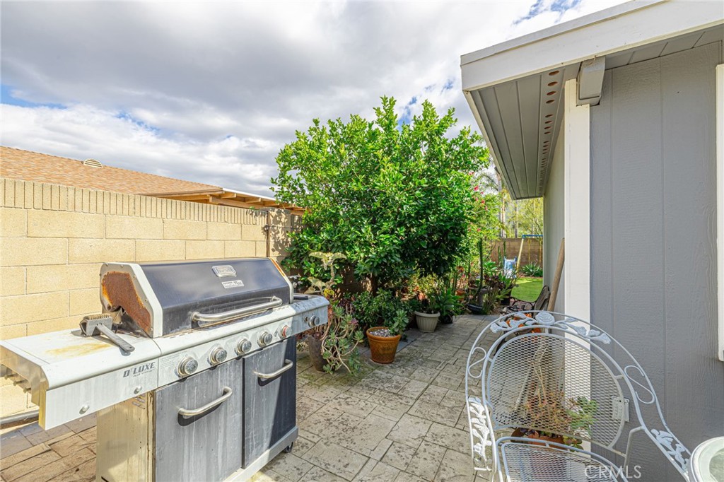 2078 Swindon Avenue Simi Valley, CA 93063 - Photo 33 of 44 a backyard of a house with table and chairs