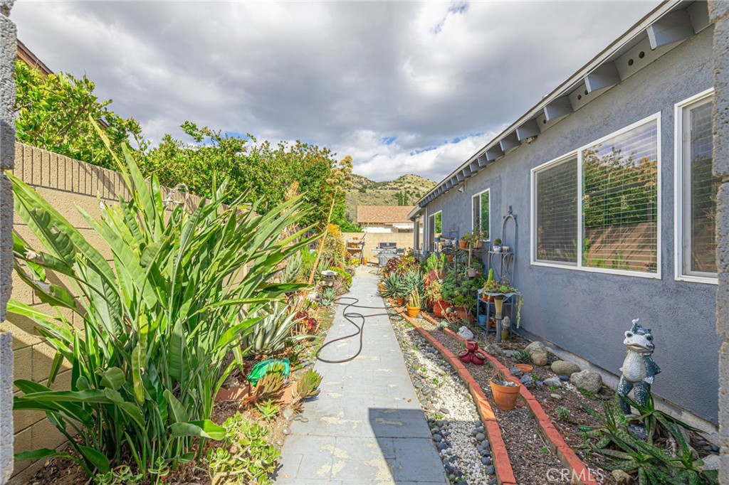 2078 Swindon Avenue Simi Valley, CA 93063 - Photo 35 of 44 a view of an entryway of the house