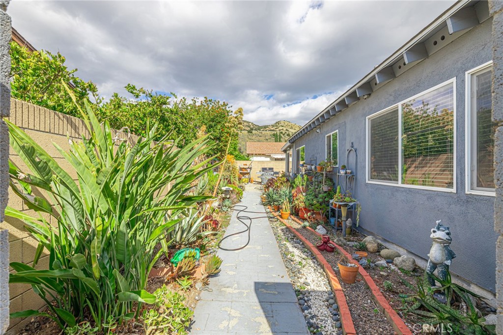 2078 Swindon Avenue Simi Valley, CA 93063 - Photo 39 of 44 a view of an entryway of the house