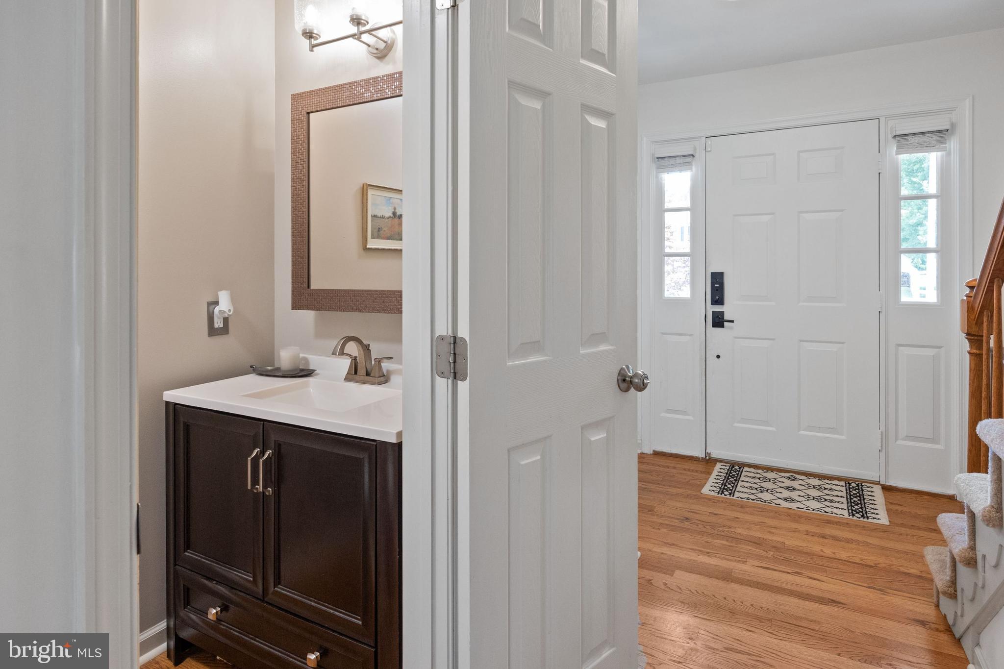 3210 Colonial Road Hatboro, PA 19040 - Photo 4 of 29 Foyer/Powder Room