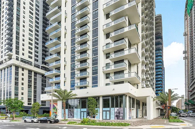 $2,900 | 11 Northeast 6th Street, Unit 1702, Miami, FL 33132