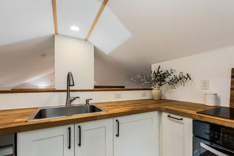 $550,000 | 1685 Dover Road, Epsom, NH 03234